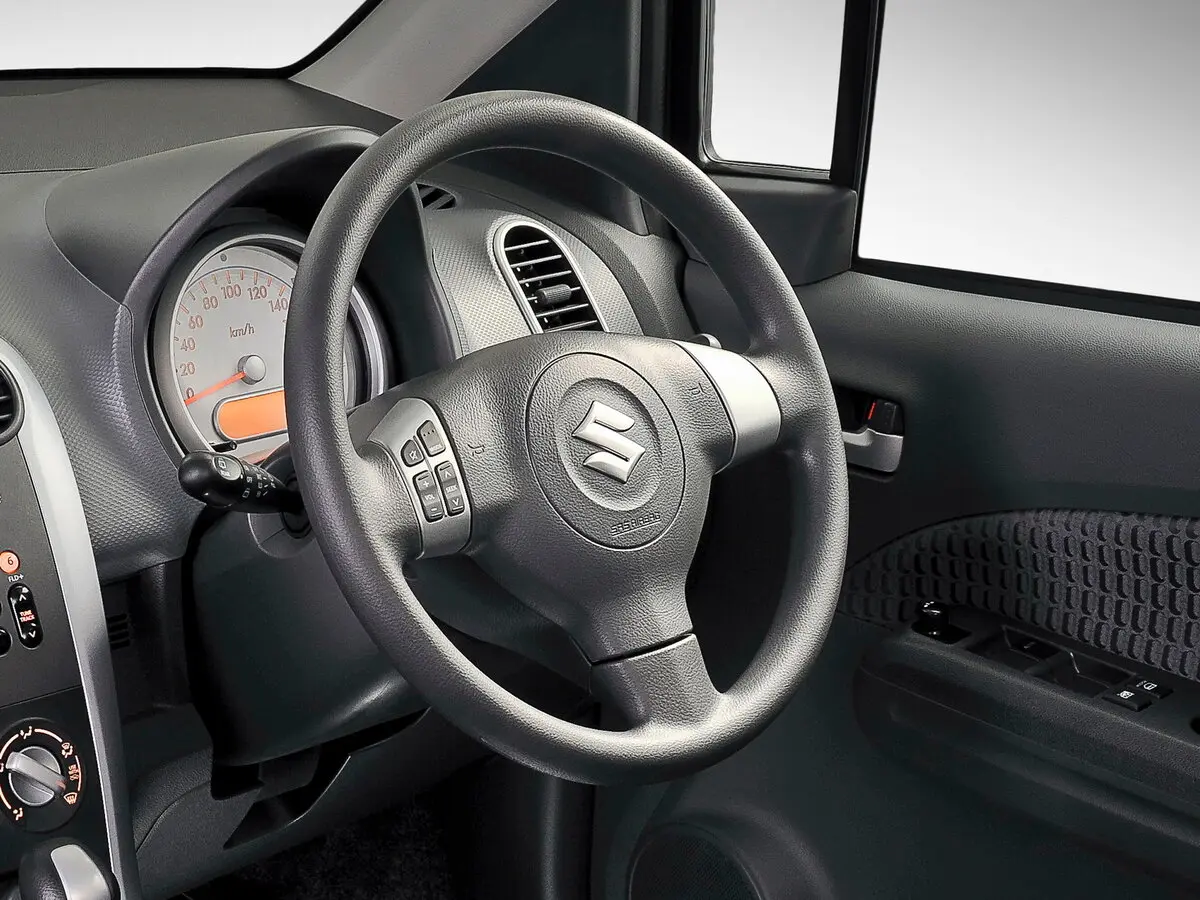 Suzuki Splash I Рестайлинг Хэтчбек 5 дв. — 照片 10