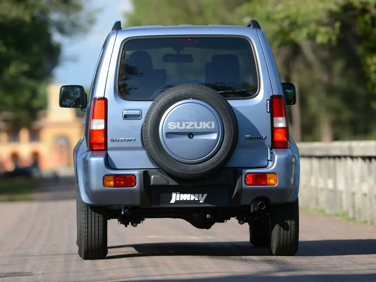 Suzuki Jimny III Рестайлинг 2 Внедорожник 3 дв. — фото 4