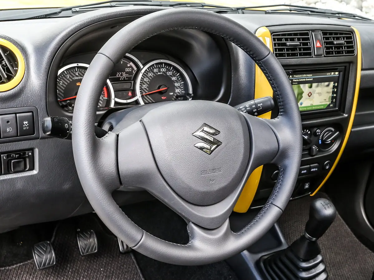 Suzuki Jimny III Рестайлинг 2 Внедорожник 3 дв. — фото 10