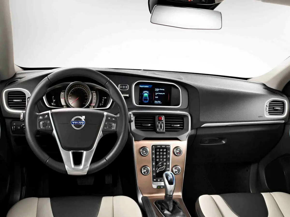 Volvo V40 Cross Country I Хэтчбек 5 дв. — сүрөт 6