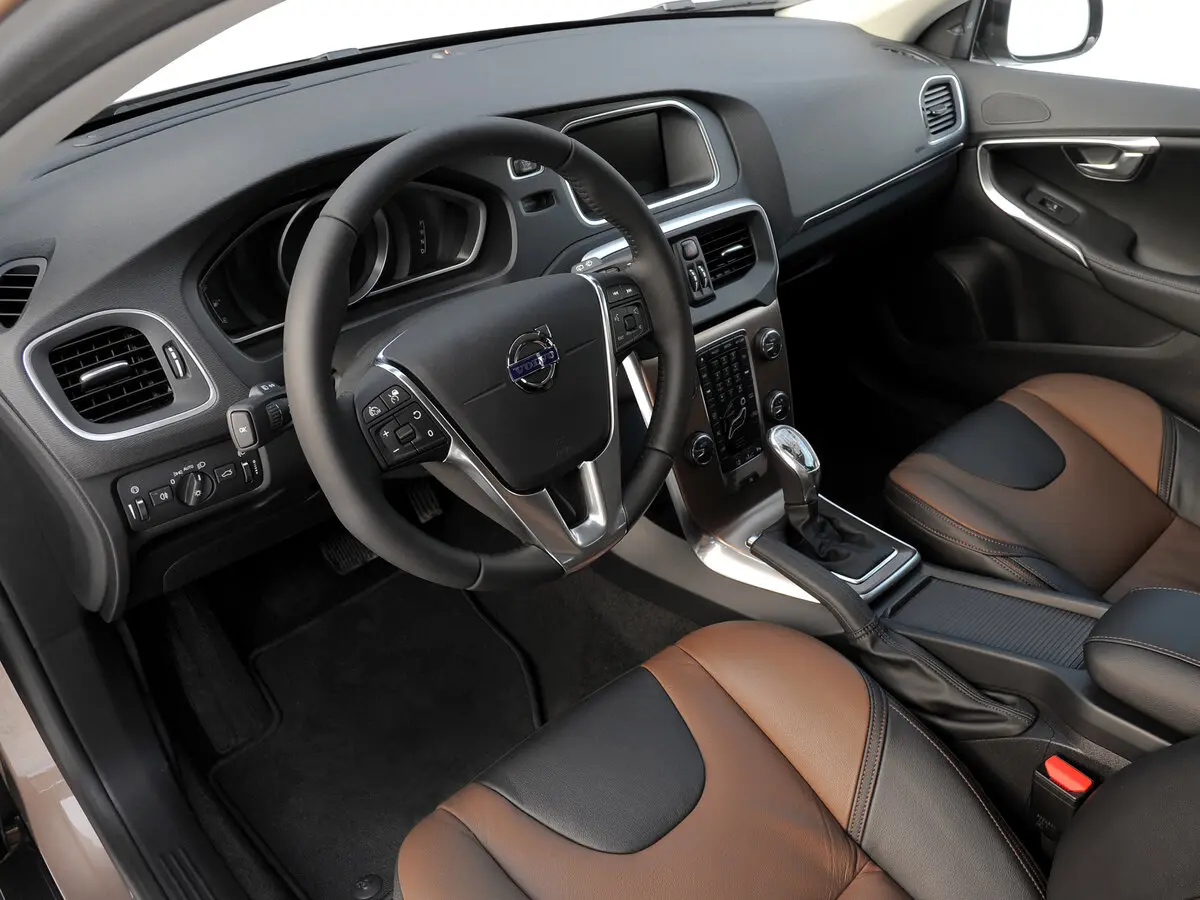 Volvo V40 Cross Country I Хэтчбек 5 дв. — сүрөт 7