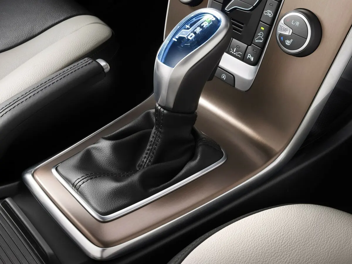 Volvo V40 Cross Country I Хэтчбек 5 дв. — сүрөт 11