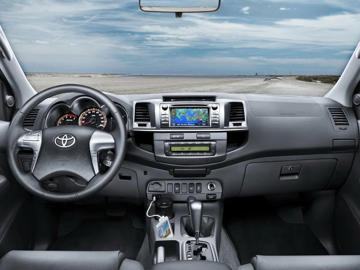 Toyota Hilux VII Рестайлинг Пикап Двойная кабина — сүрөт 6