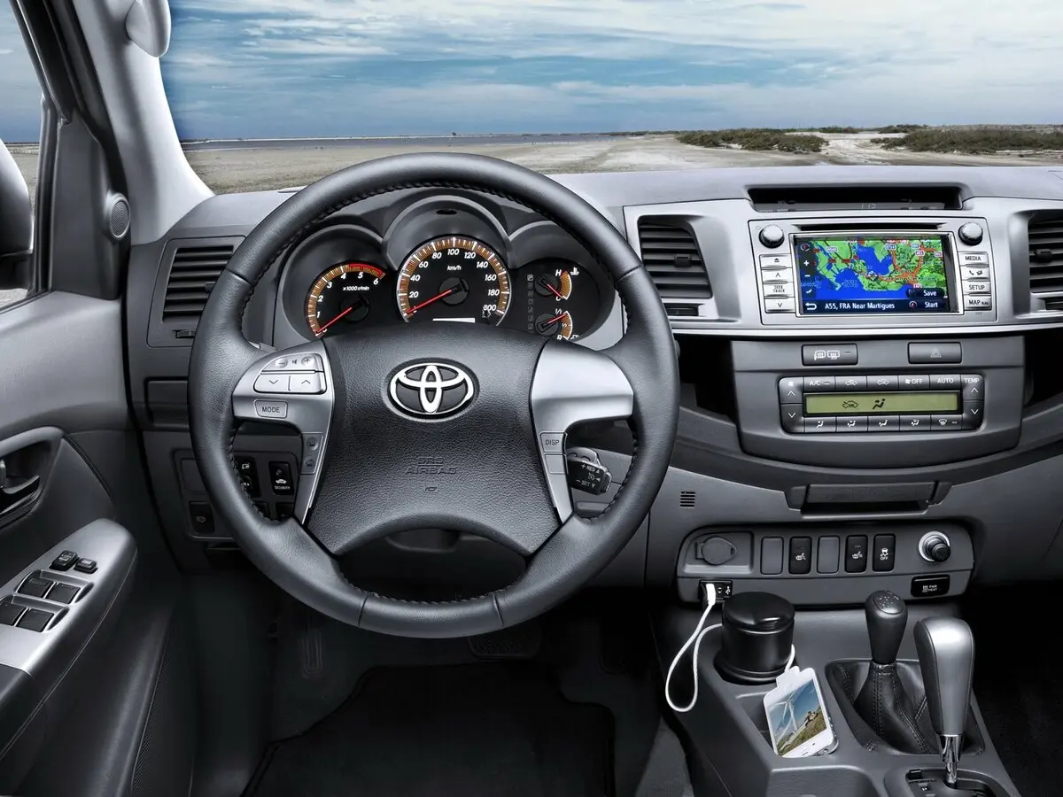 Toyota Hilux VII Рестайлинг Пикап Двойная кабина — сүрөт 8