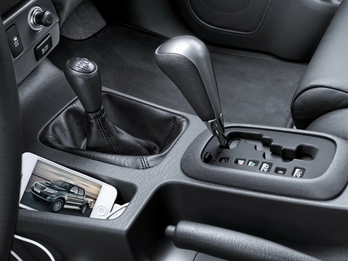 Toyota Hilux VII Рестайлинг Пикап Двойная кабина — сүрөт 9