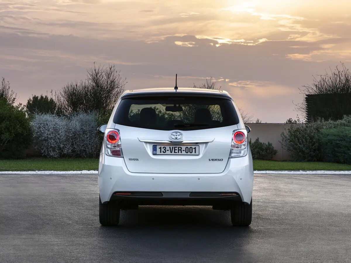 Toyota Verso I Рестайлинг Компактвэн — фото 4