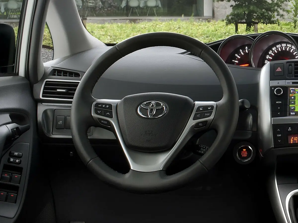 Toyota Verso I Рестайлинг Компактвэн — фото 8