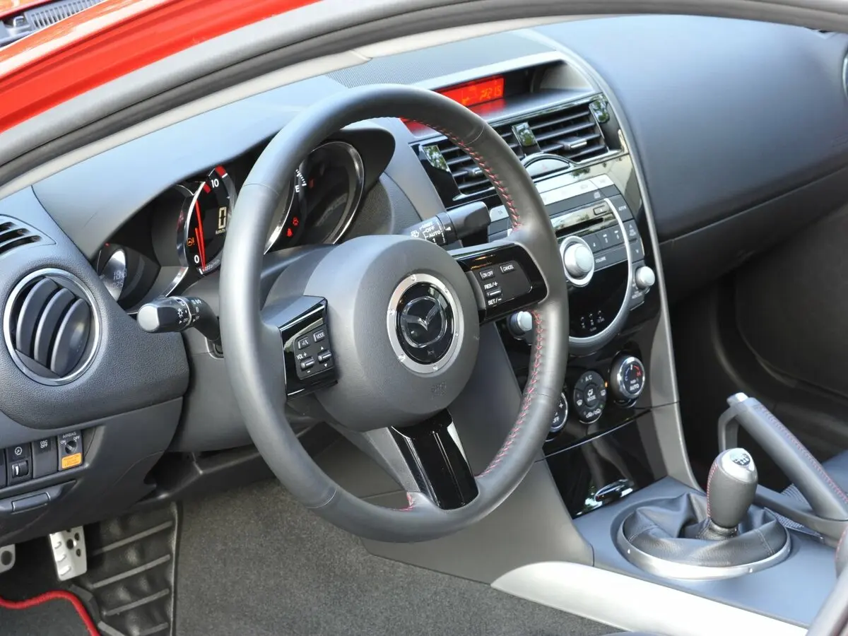 Mazda RX-8 I Рестайлинг Купе — сүрөт 8