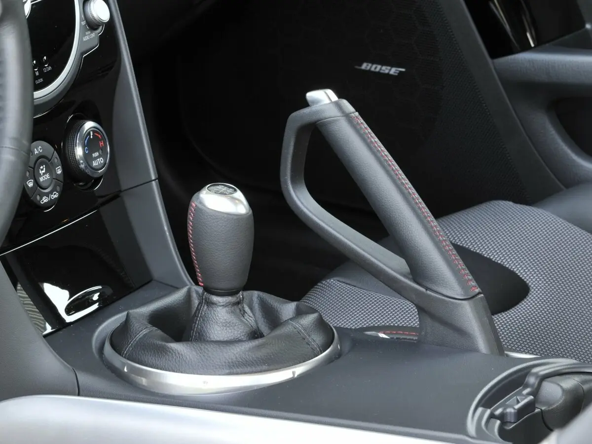 Mazda RX-8 I Рестайлинг Купе — сүрөт 12