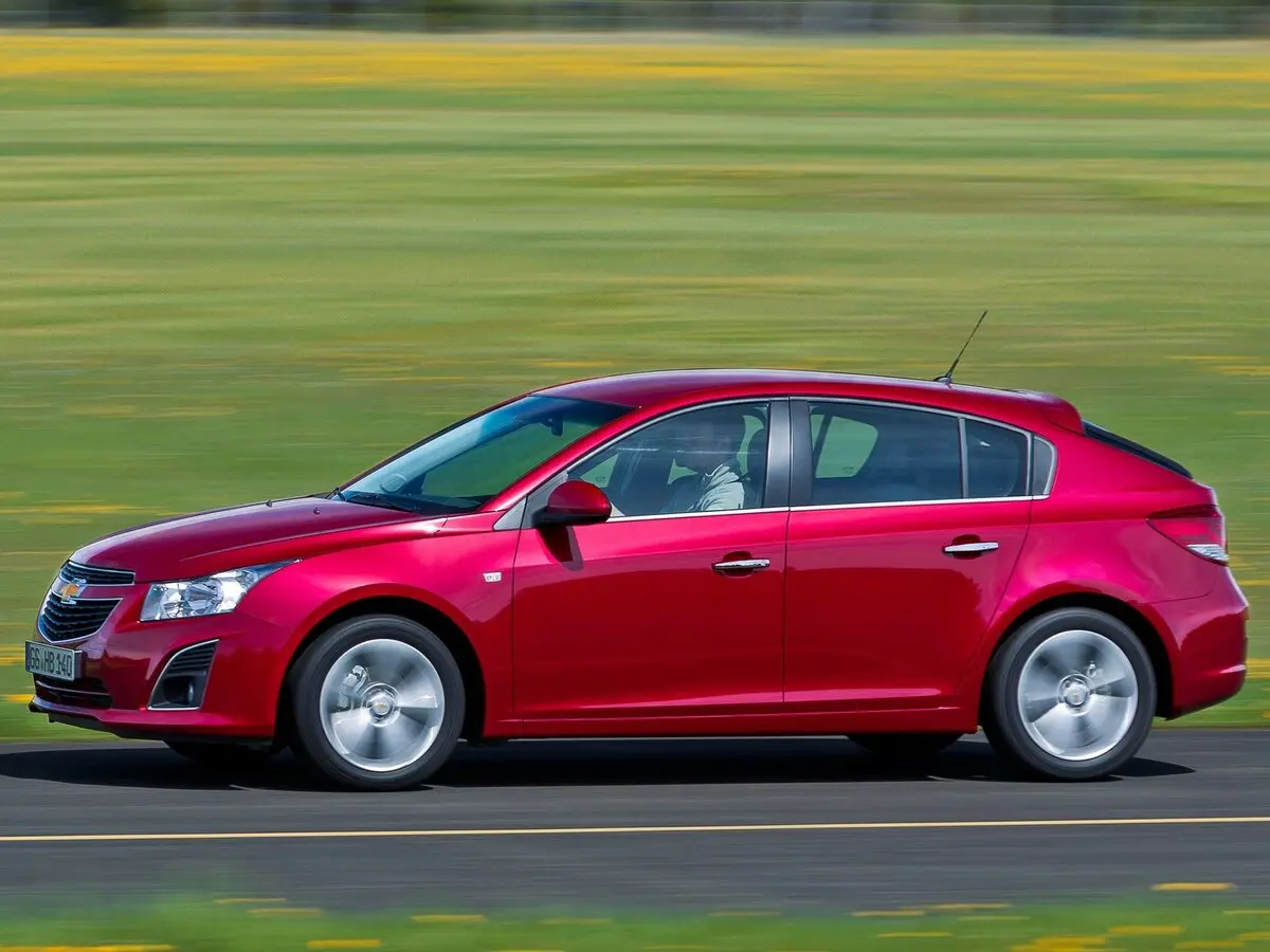 Chevrolet Cruze I Рестайлинг Хэтчбек 5 дв. — сүрөт 2