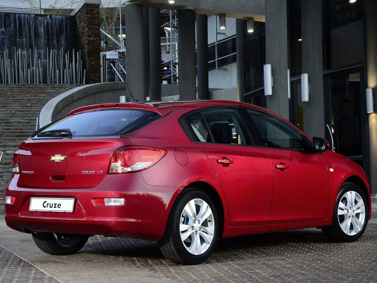 Chevrolet Cruze I Рестайлинг Хэтчбек 5 дв. — сүрөт 5