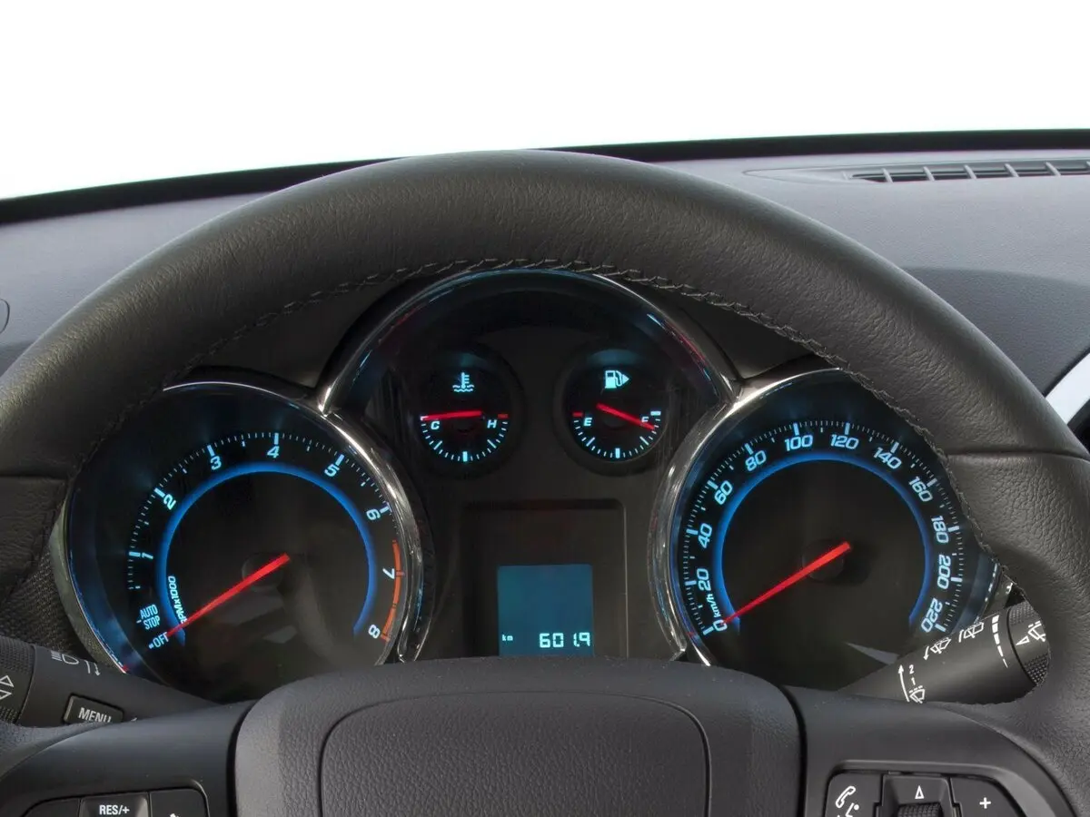 Chevrolet Cruze I Рестайлинг Хэтчбек 5 дв. — сүрөт 7