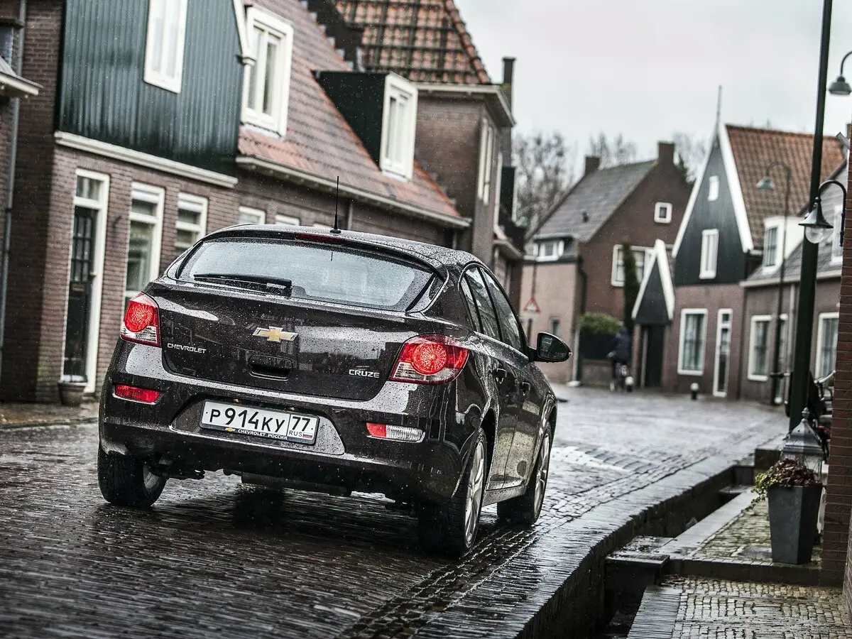 Chevrolet Cruze I Рестайлинг Хэтчбек 5 дв. — сүрөт 13