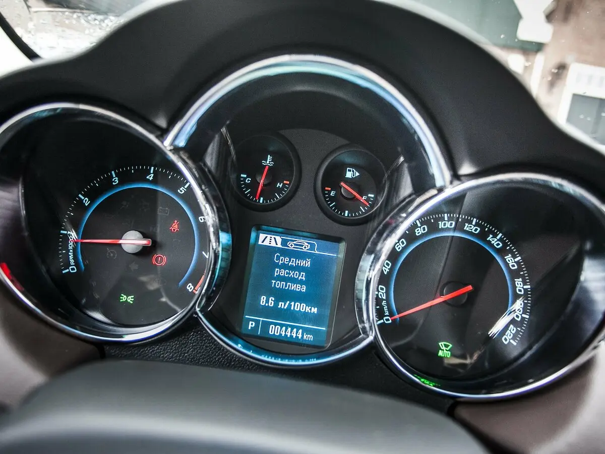 Chevrolet Cruze I Рестайлинг Хэтчбек 5 дв. — сүрөт 14