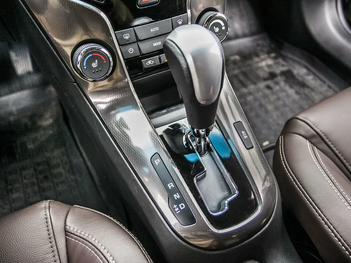 Chevrolet Cruze I Рестайлинг Хэтчбек 5 дв. — сүрөт 15