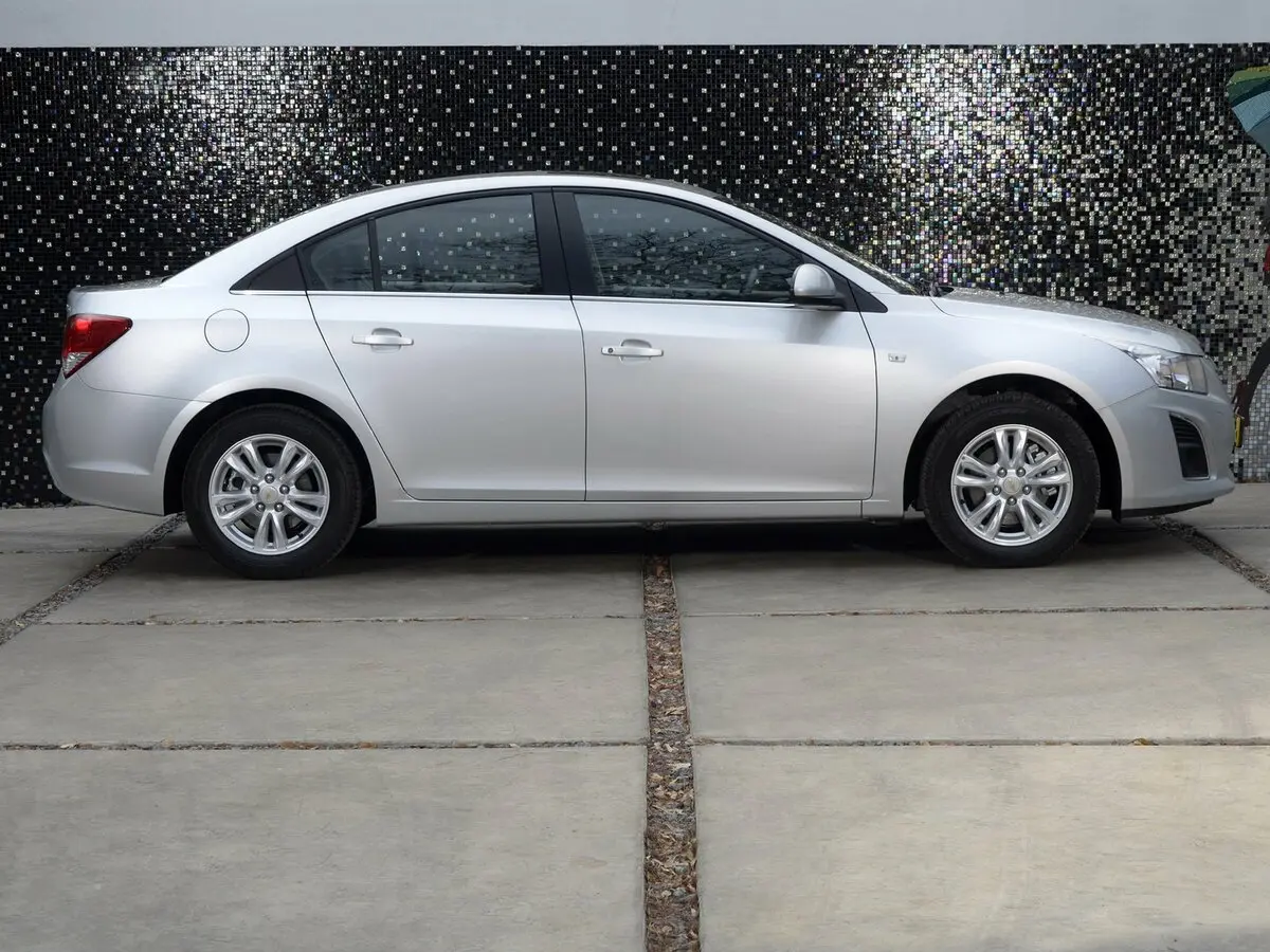 Chevrolet Cruze I Рестайлинг Седан — сүрөт 2