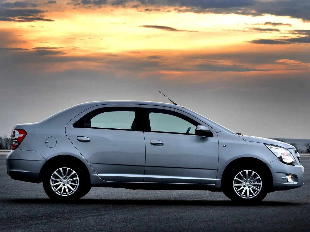 Chevrolet Cobalt II Седан — сүрөт 2