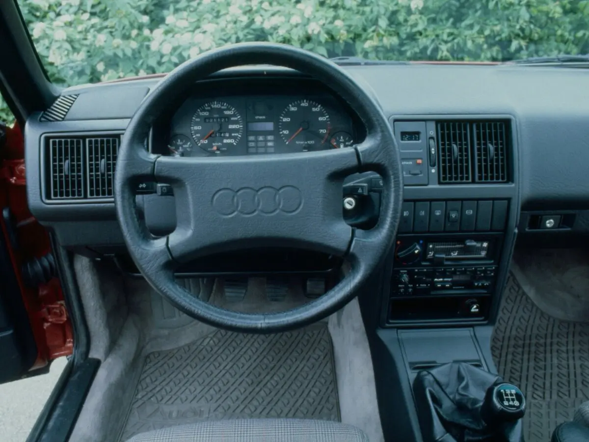 Audi 200 II (C3) Седан — сүрөт 4