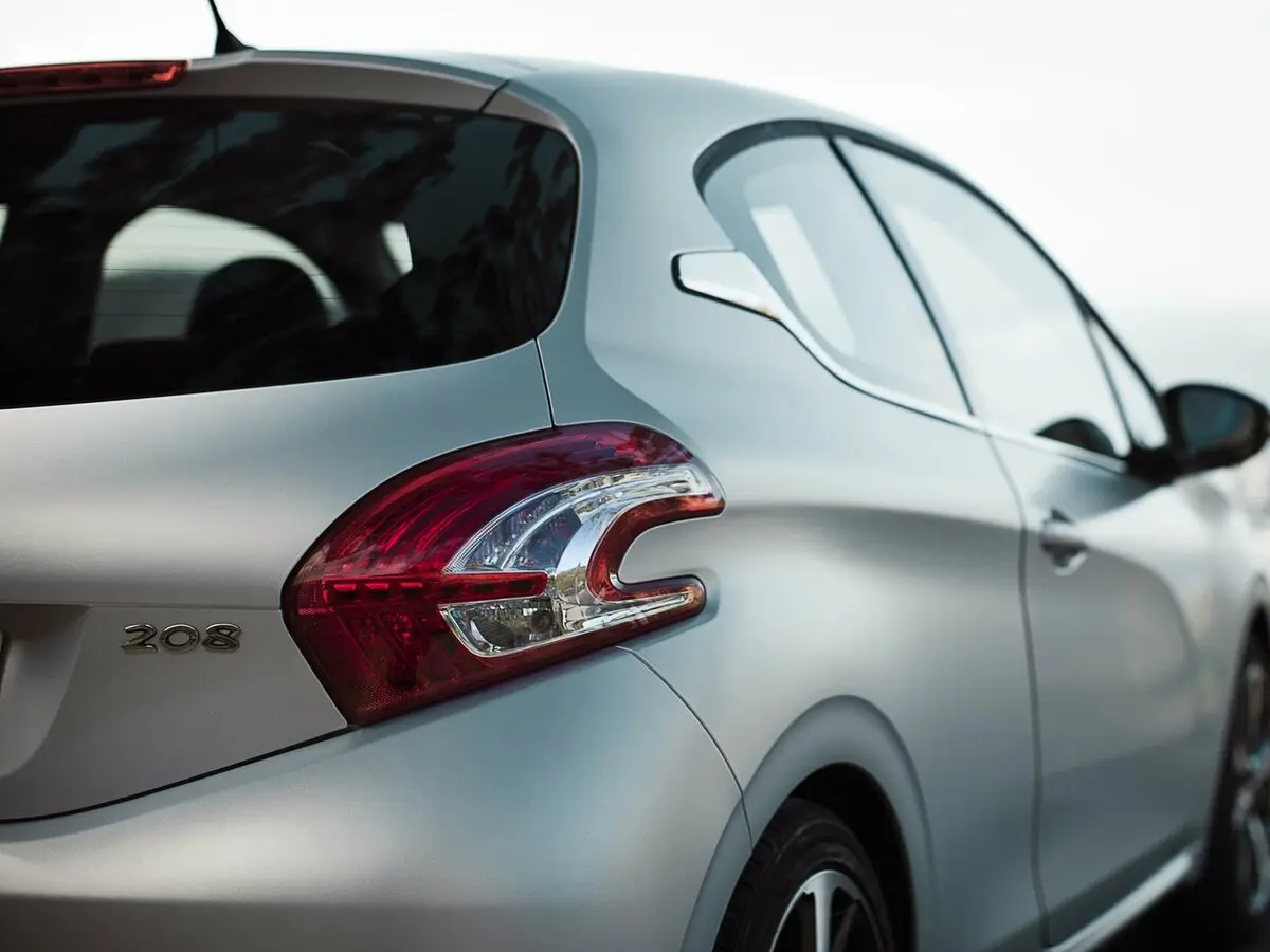 Peugeot 208 I Хэтчбек 3 дв. — сүрөт 11