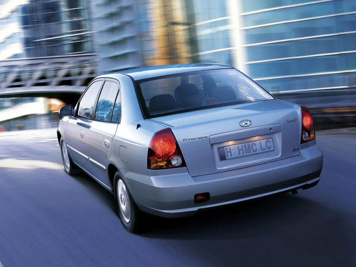 Hyundai Accent II Рестайлинг Седан — фото 6