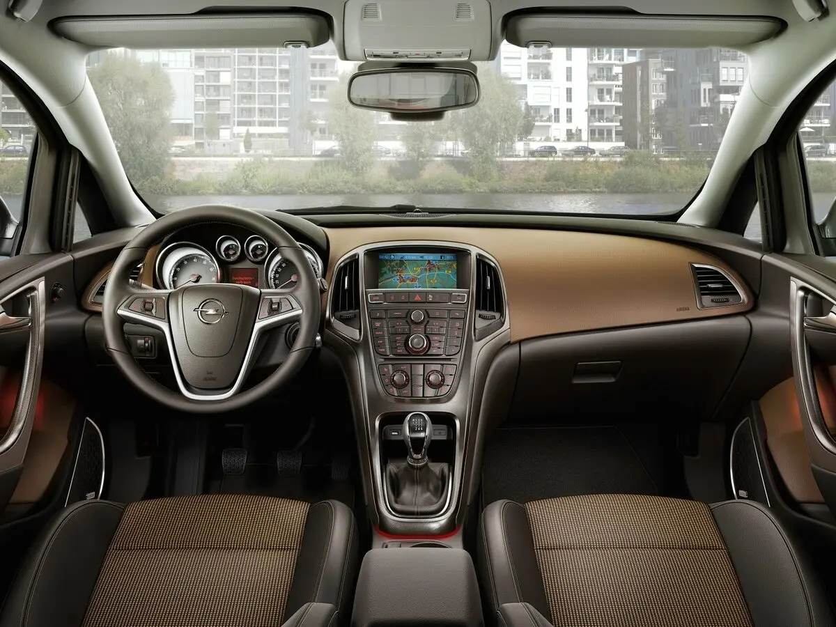 Opel Astra J Рестайлинг Универсал 5 дв. — фото 5