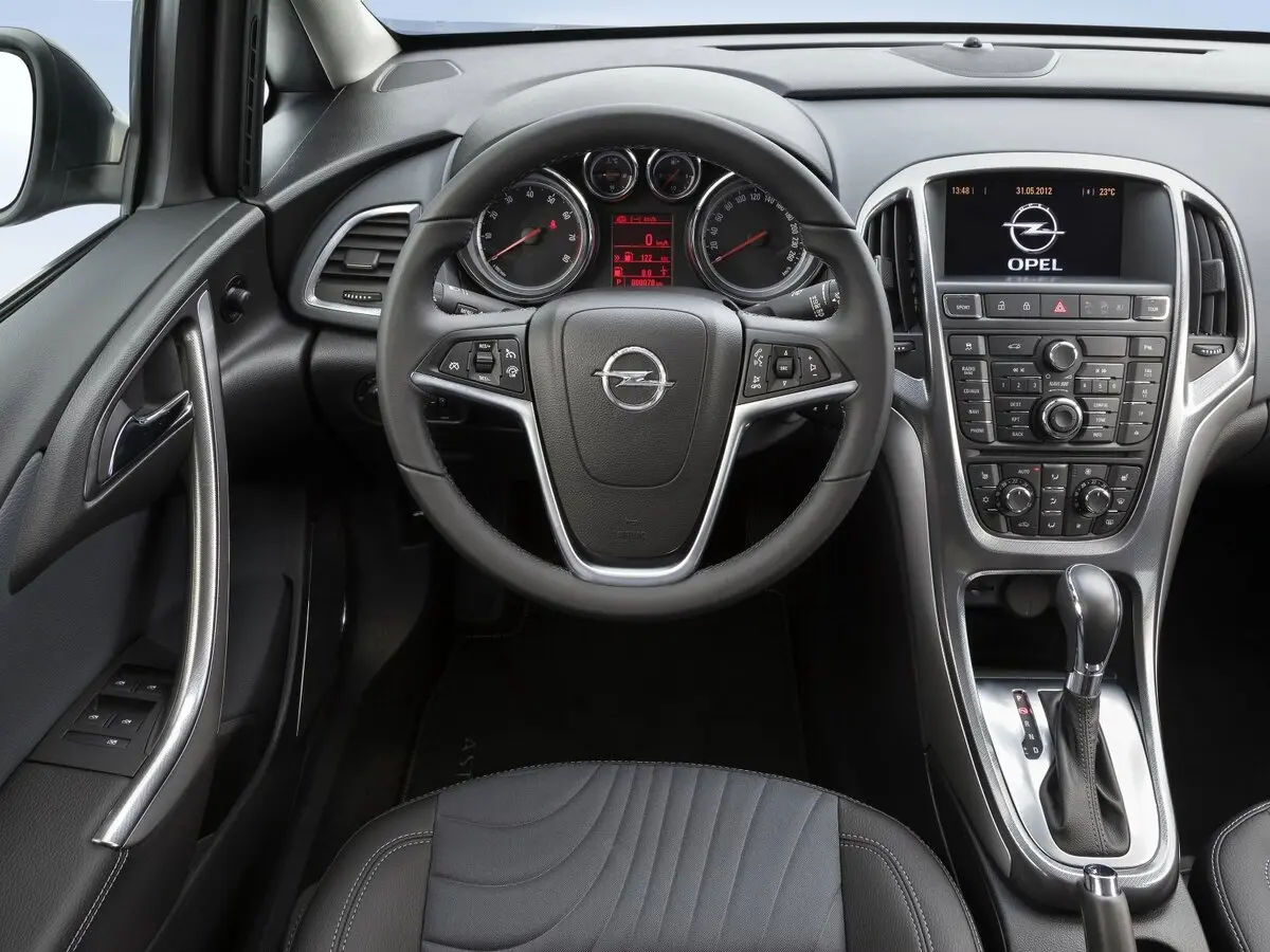 Opel Astra J Рестайлинг Универсал 5 дв. — фото 8