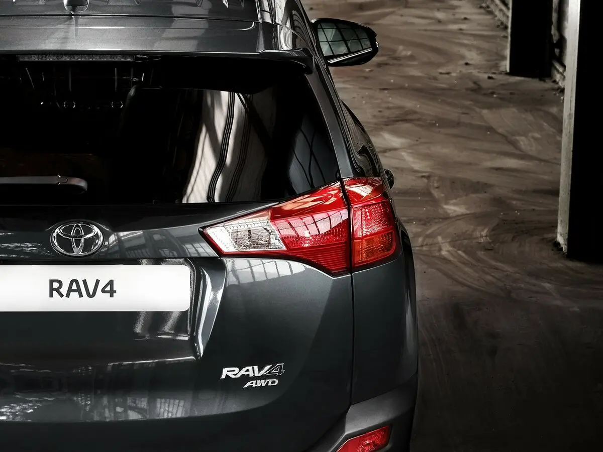 Toyota RAV4 IV (XA40) Внедорожник 5 дв. — фото 13