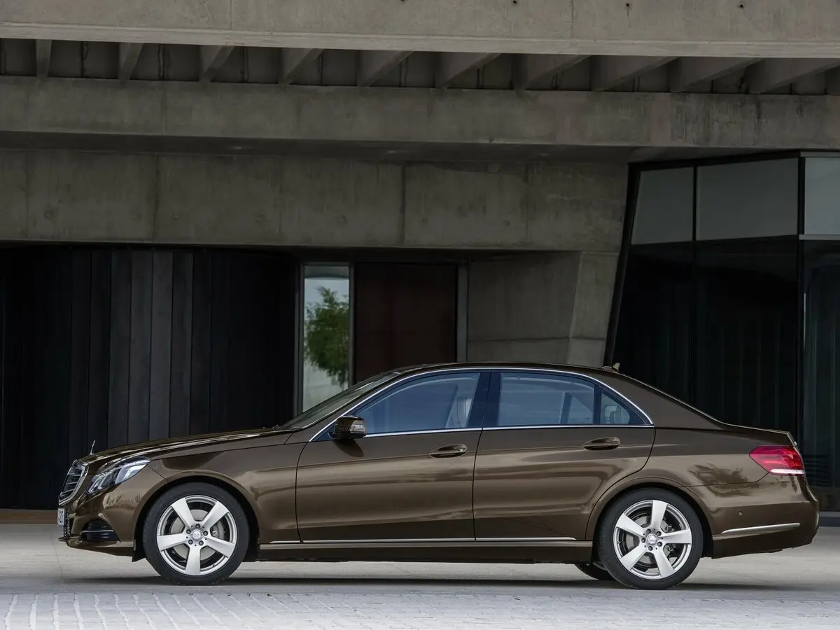 Mercedes-Benz E-Класс IV (W212, S212, C207) Рестайлинг Седан — фото 2