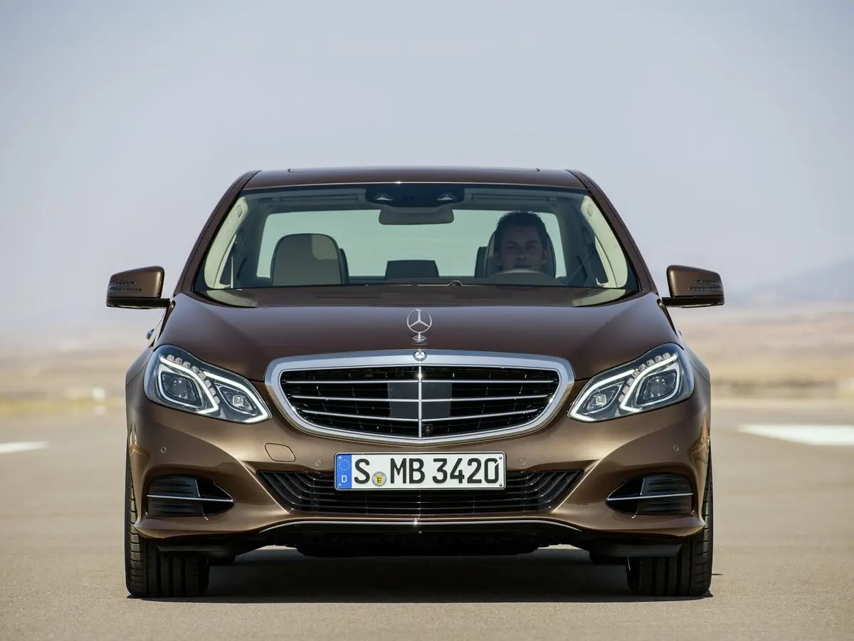 Mercedes-Benz E-Класс IV (W212, S212, C207) Рестайлинг Седан — фото 3