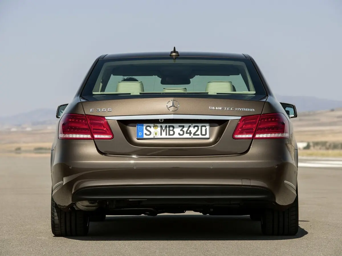 Mercedes-Benz E-Класс IV (W212, S212, C207) Рестайлинг Седан — фото 4