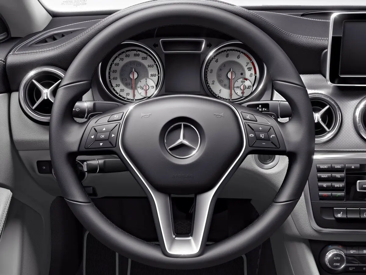 Mercedes-Benz CLA I (C117, X117) Седан — сүрөт 10