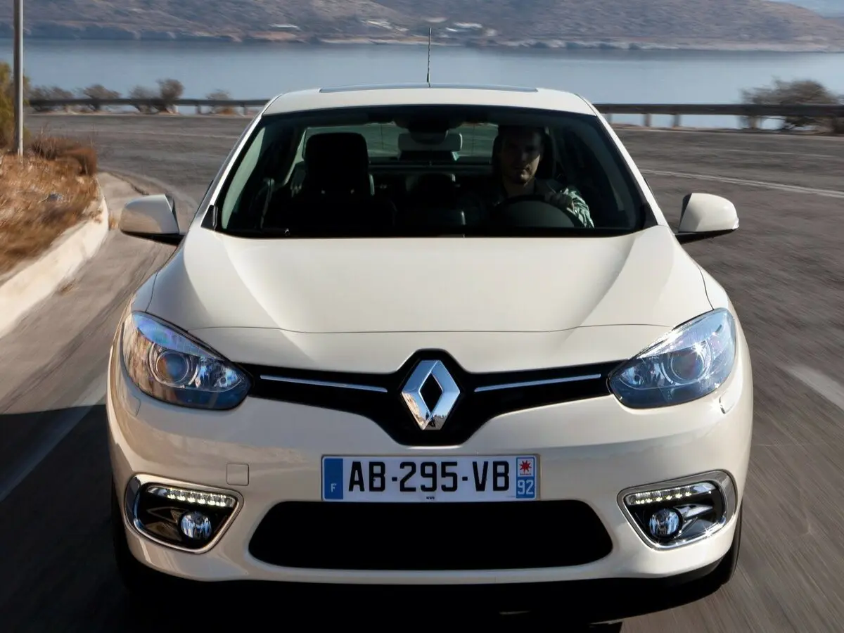 Renault Fluence I Рестайлинг Седан — photo 3