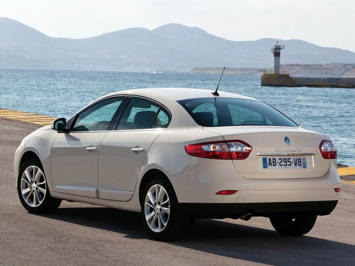 Renault Fluence I Рестайлинг Седан — photo 5