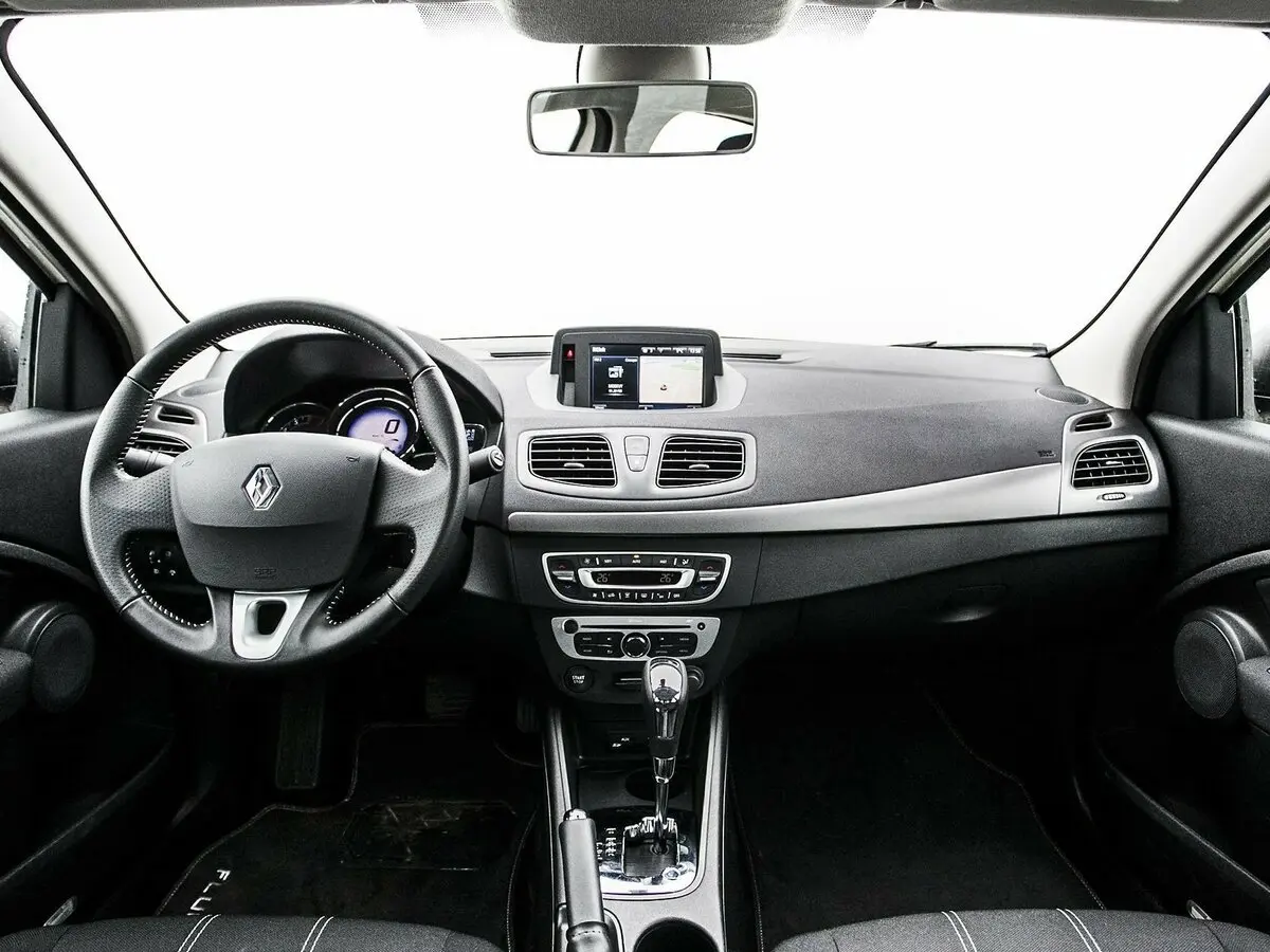 Renault Fluence I Рестайлинг Седан — photo 6
