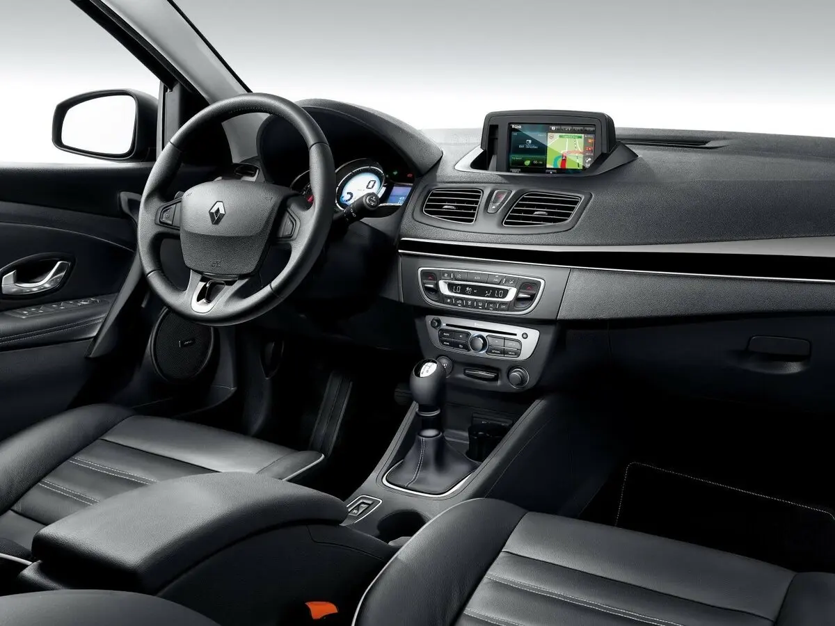 Renault Fluence I Рестайлинг Седан — photo 7