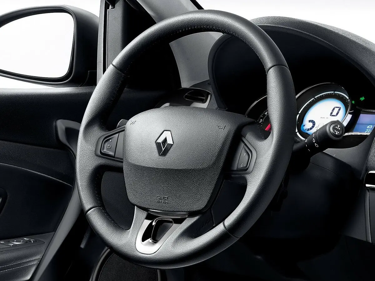 Renault Fluence I Рестайлинг Седан — photo 10