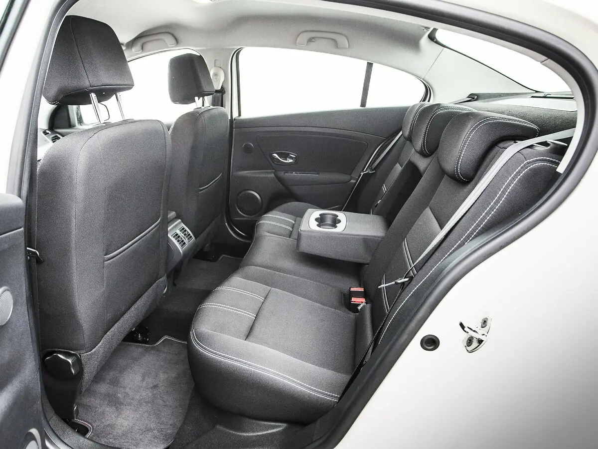 Renault Fluence I Рестайлинг Седан — photo 11