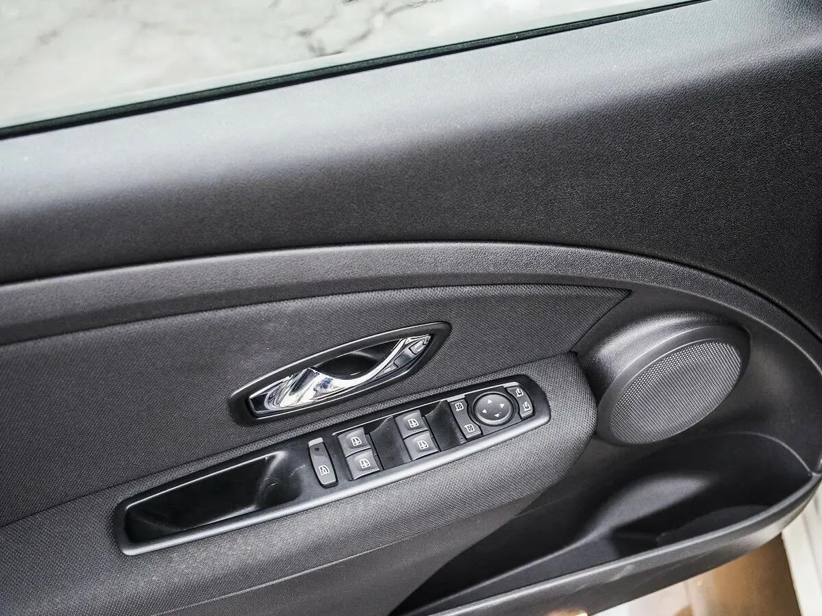 Renault Fluence I Рестайлинг Седан — photo 13