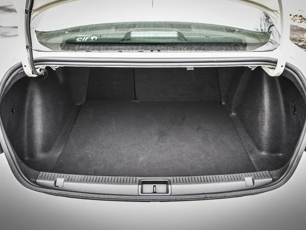 Renault Fluence I Рестайлинг Седан — photo 15