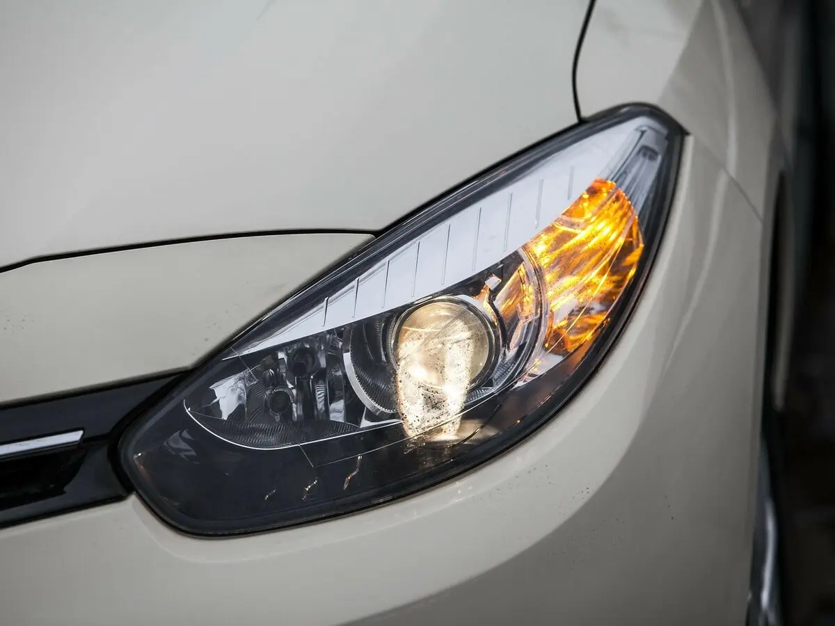 Renault Fluence I Рестайлинг Седан — photo 17