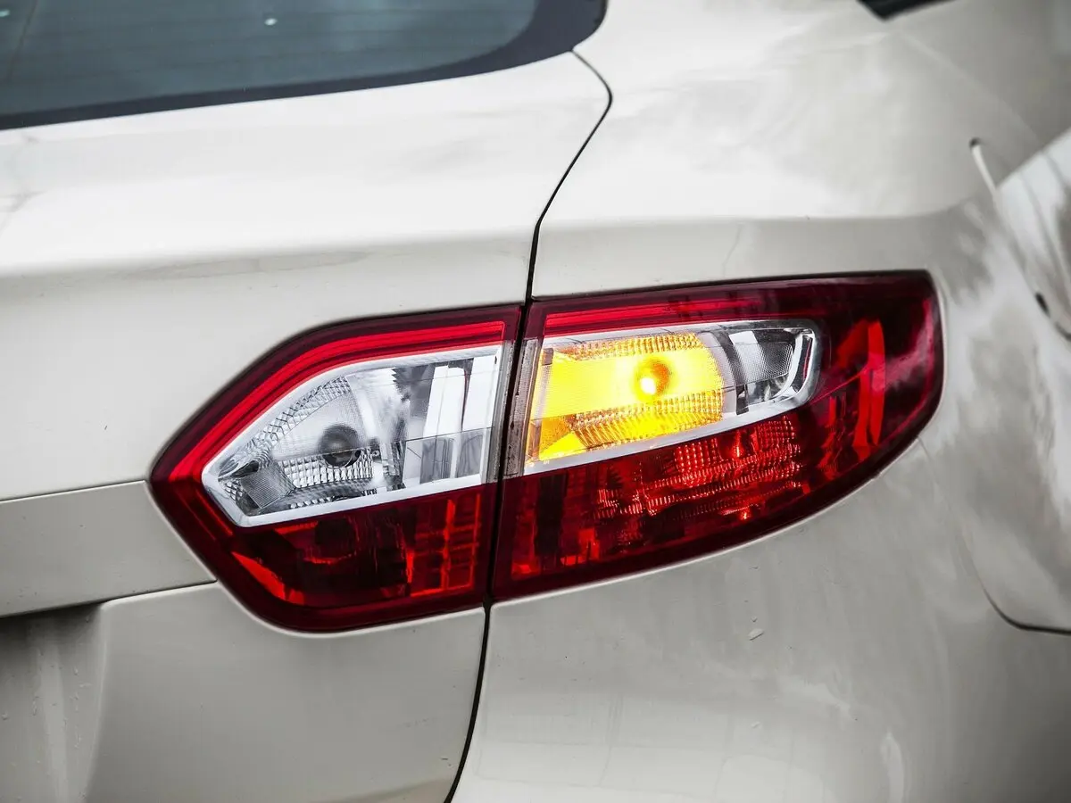 Renault Fluence I Рестайлинг Седан — photo 18