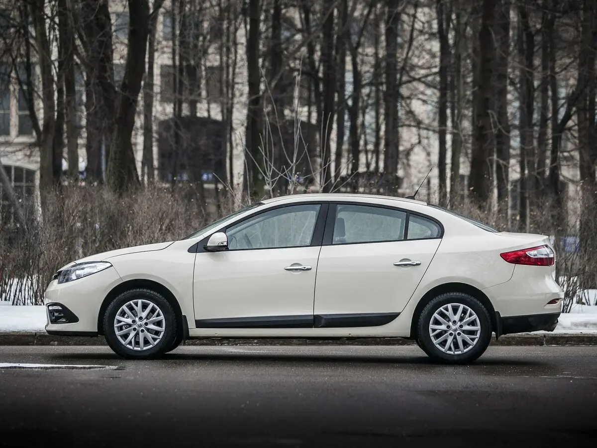 Renault Fluence I Рестайлинг Седан — photo 22