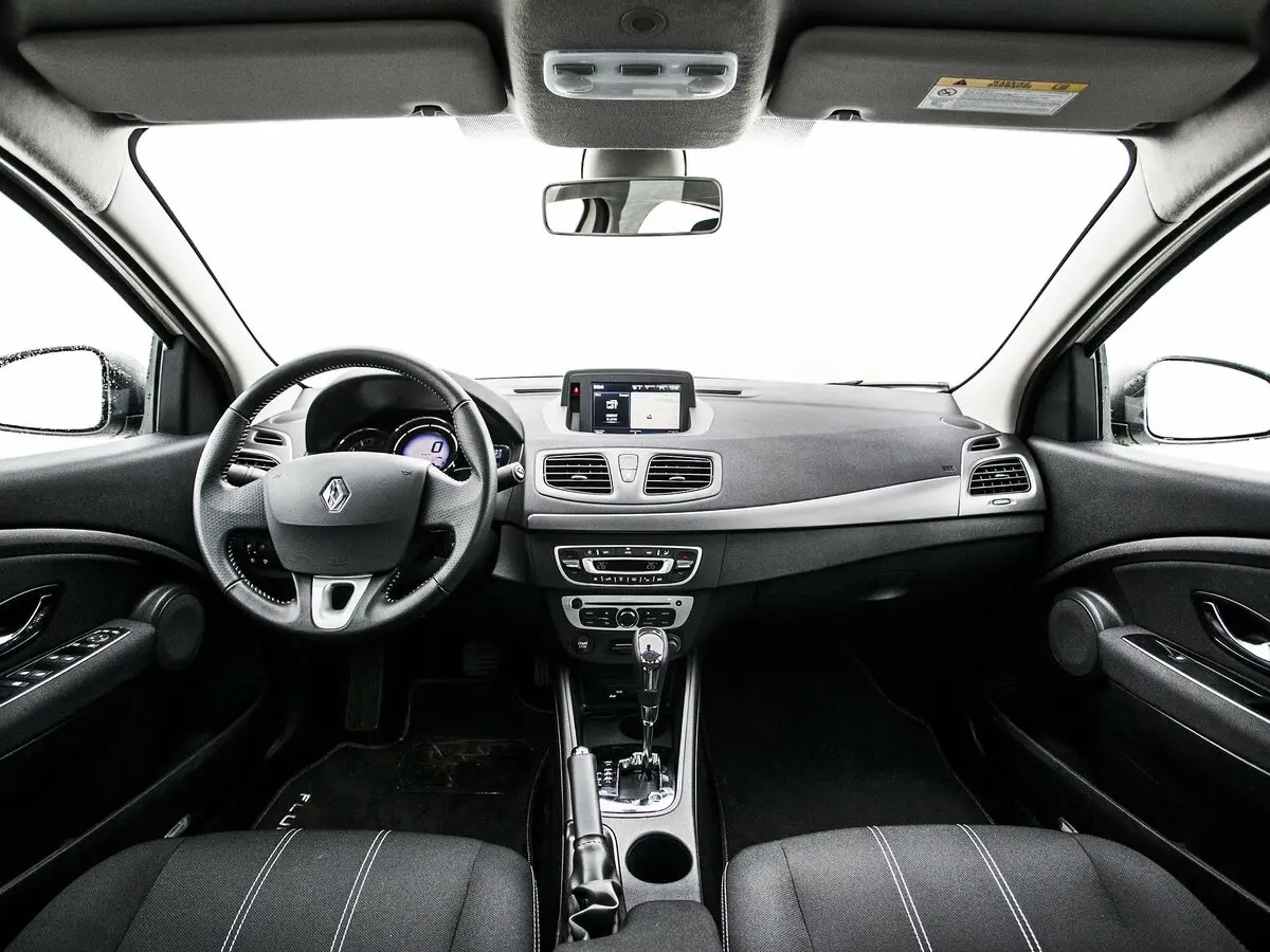 Renault Fluence I Рестайлинг Седан — photo 25