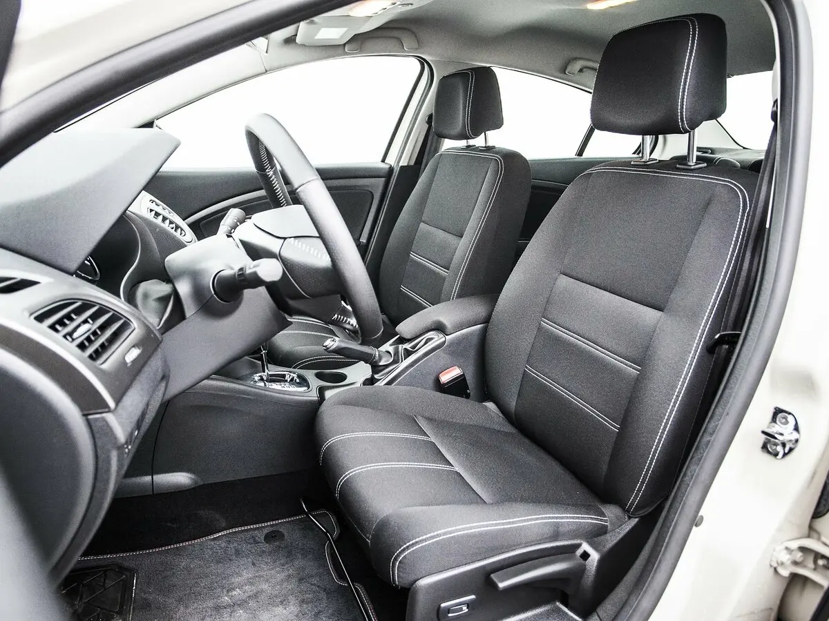 Renault Fluence I Рестайлинг Седан — photo 26