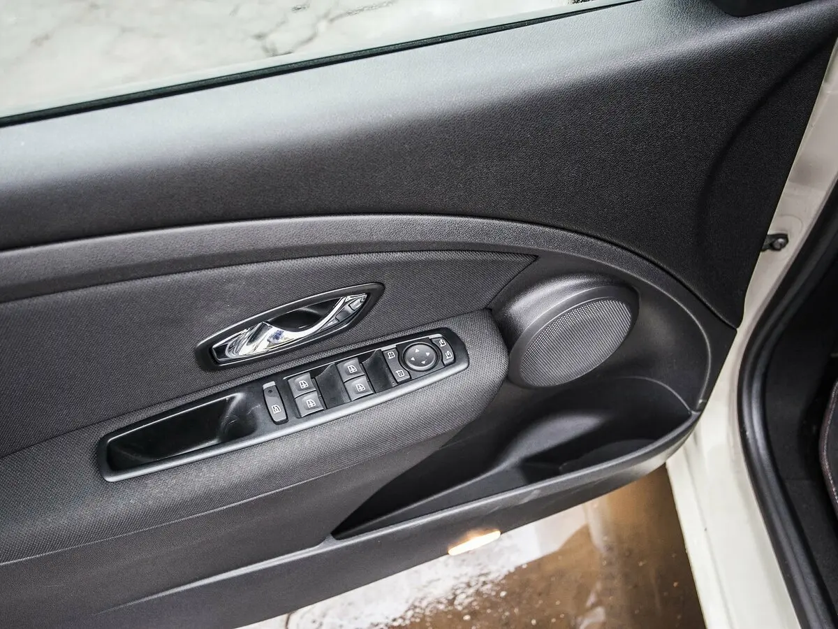 Renault Fluence I Рестайлинг Седан — photo 29