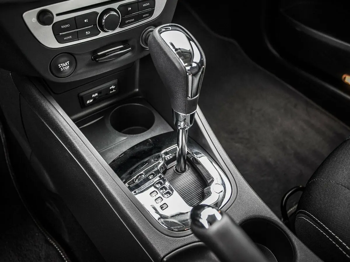 Renault Fluence I Рестайлинг Седан — photo 30
