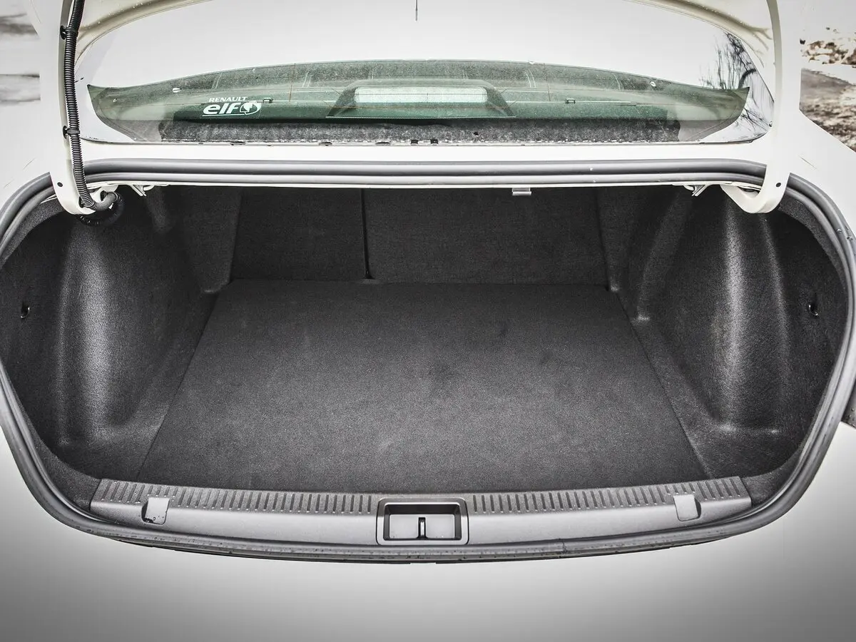 Renault Fluence I Рестайлинг Седан — photo 31