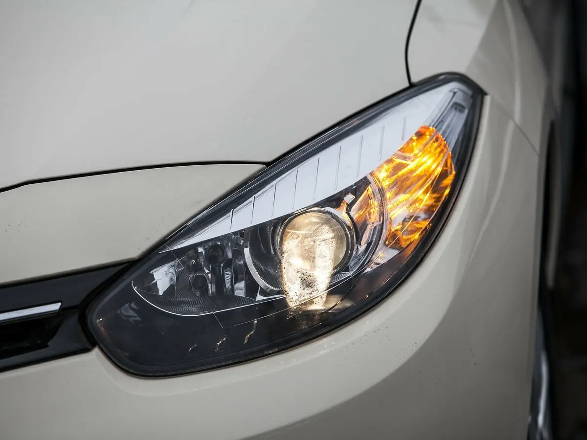 Renault Fluence I Рестайлинг Седан — photo 33