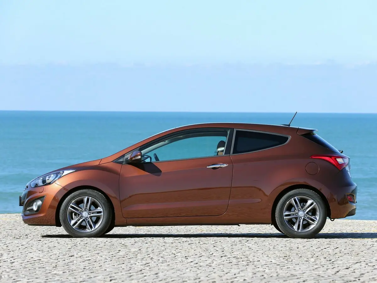 Hyundai i30 II Хэтчбек 3 дв. — фото 2