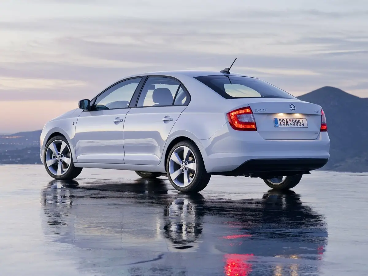 Skoda Rapid I Лифтбек — фото 4